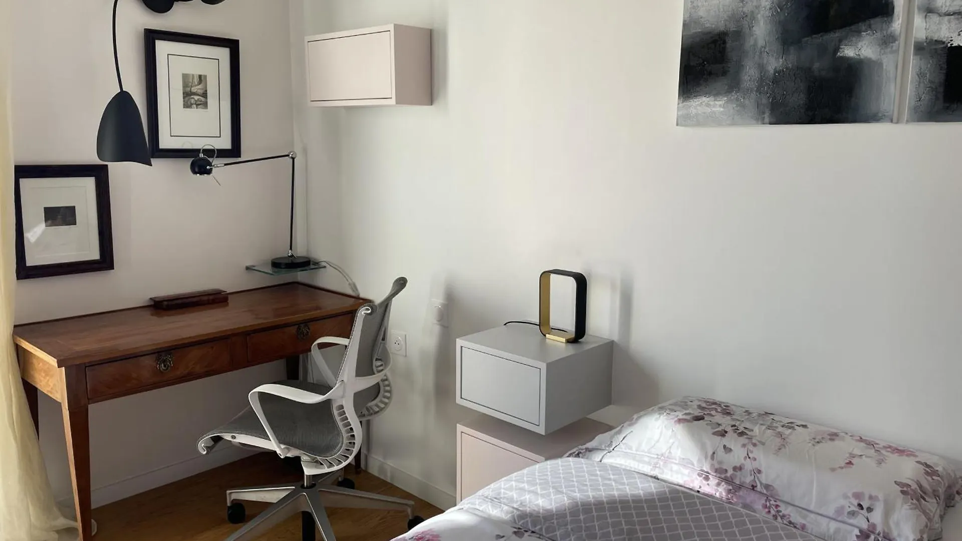 Apartment For 2 With Balcony In Paris 0*,  France
