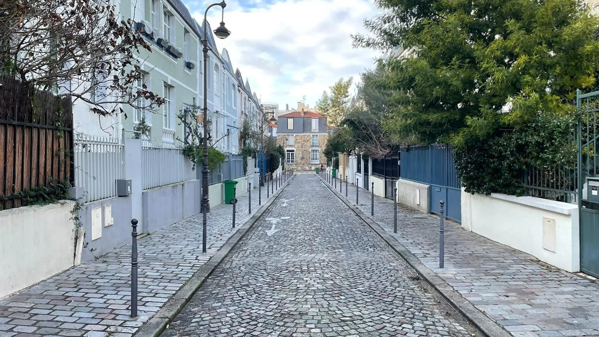 Apartment For 2 With Balcony In Paris France