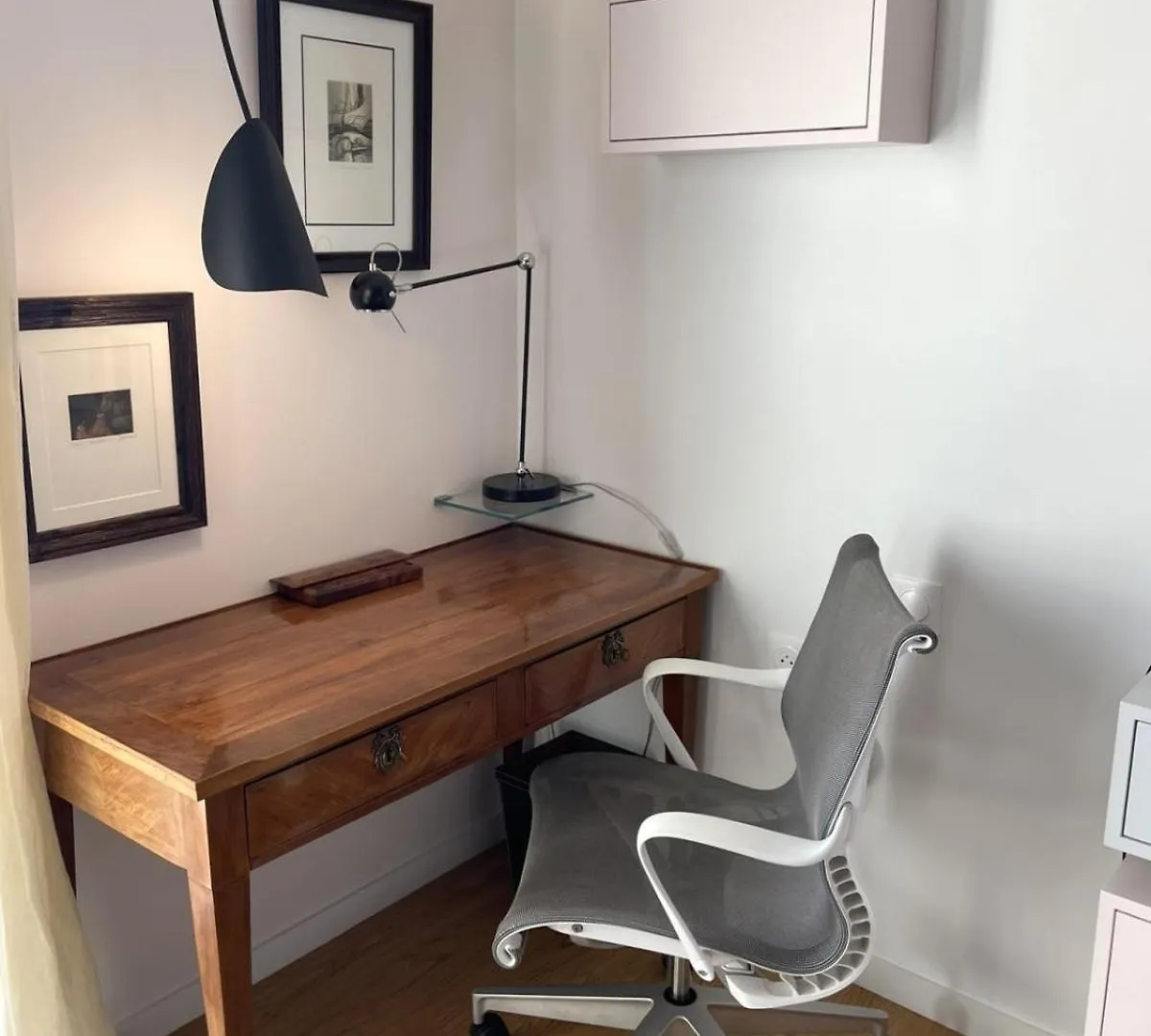 Apartment For 2 With Balcony In París